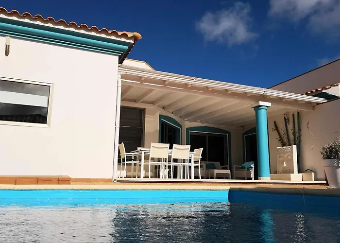 Surfintrip Academy&camp אכסניה קורלחו